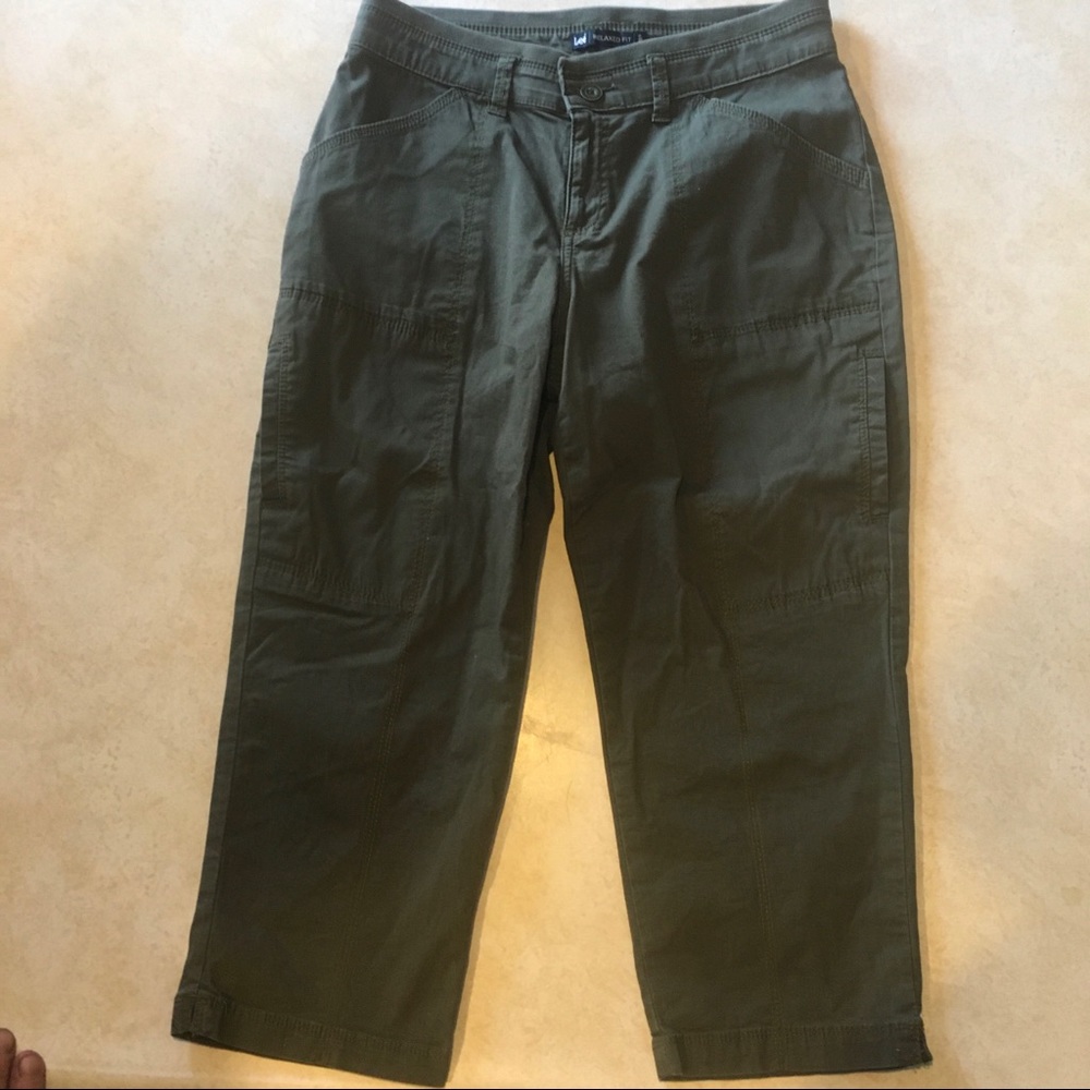 Lee Relaxed Fit Size 6 Medium Olive Green Crop Pant